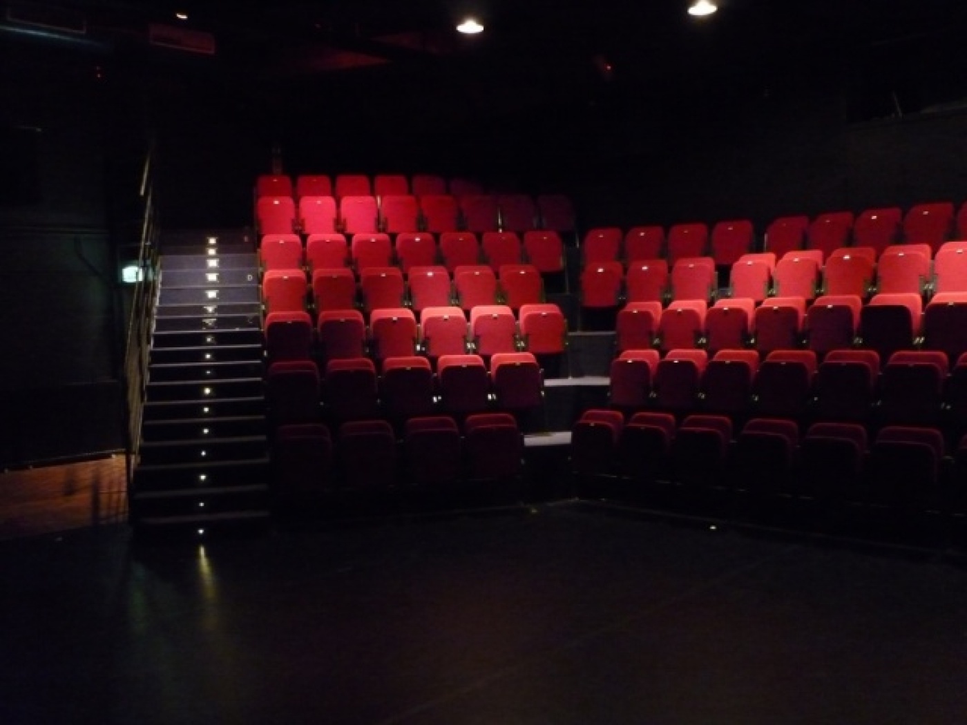 Laaktheater zaal.jpg